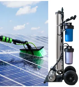 Solarpanel-Reinigungssystem mit Filterwagen, Wasserpumpe und wasserführender Bürste