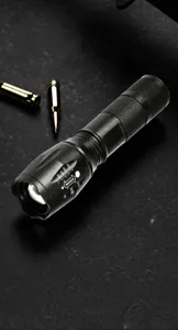 Lampe de poche tactique LED T6 haute puissance avec zoom télescopique et boîtier en métal