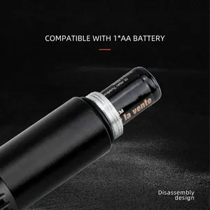 Mini lampe de poche LED avec conception d'un compartiment à piles AA amovible