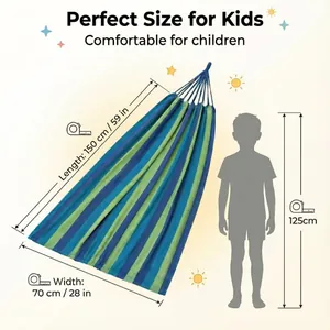 Detalle de dimensiones de hamaca de lona para niños 150x70cm en relación con un niño