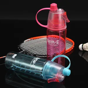 600ml sports spray water bottles in pink and blue colors with badminton racket background