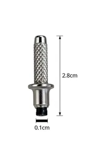 Detailansicht einer Trekkingstockspitze mit einer Höhe von 2,8 cm und Breite 0,1 cm