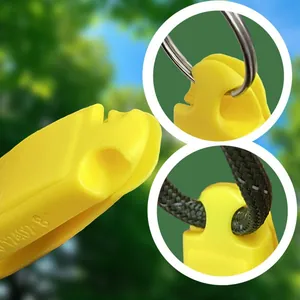 Vue détaillée du clip de fixation en plastique jaune avec options d'attache