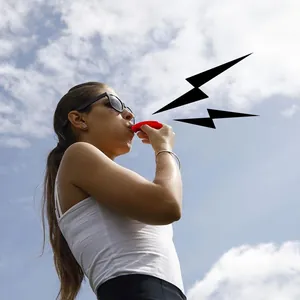 Sifflet de survie rouge haute fréquence pour activités de plein air et camping.