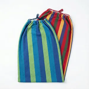Dos bolsas de almacenamiento para hamacas de lona con rayas de colores y cordón