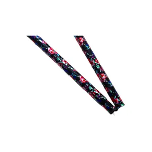 Vue détaillée d'un bâton de marche télescopique avec motif floral sur alliage d'aluminium