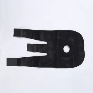 Detailansicht der schwarzen verstellbaren Sportkniebandage mit einer Öffnung für die Patella
