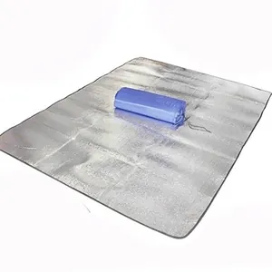 Tappetino da campeggio impermeabile in alluminio bifacciale con custodia blu inclusa