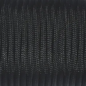 Détail macro montrant la texture de la paracorde noire durable de 4mm à 7 brins.