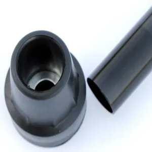 Detalle de contera de goma negra antideslizante resistente para bastones y muletas