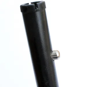 Dettaglio del tubo telescopico per bastone da passeggio con pulsante di blocco in metallo