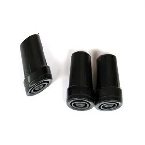 Detalle de conteras de goma negra de 19mm antideslizantes para muletas y bastones