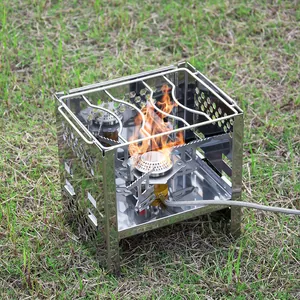 Fornello da campeggio quadrato in acciaio inox portatile con fiamma all'aperto su erba