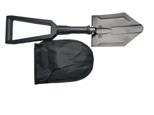 Vista de primer plano de una pala de supervivencia profesional plegable con funda