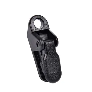 Detailweergave van de zwarte zware nylon tentclip met versterkte tanden voor grip