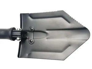 Primer plano del cabezal de la pala plegable con borde dentado y bisagra de acero