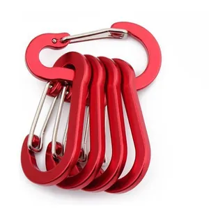 Detailansicht von fünf roten Aluminium-Karabinern in Birnenform mit Drahtschnappern.