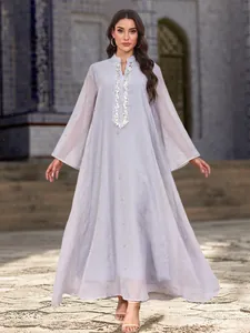Robe caftan élégante en tulle lilas avec perles délicates et longues manches cloche