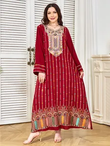 Élégante robe longue rouge style ethnique avec broderie de paillettes pour soirée