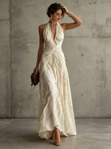 Französisches Urlaubs-Maxikleid mit Neckholder, eleganten Falten und Zebramuster