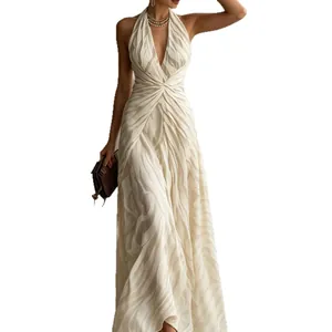 Elegantes französisches Halfter-Maxikleid mit Zebradruck und Falten für den Sommerurlaub.