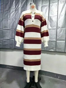 Vestido de punto a rayas con cuello polo y diseño de bloques de color para otoño