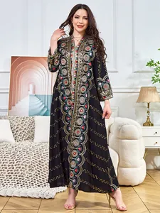 Elegantes schwarzes V-Ausschnitt Kleid mit bunter Blumenstickerei in der Vollansicht