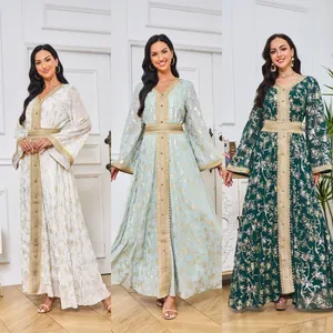 Élégantes robes Abaya longues avec motifs floraux dorés en blanc, bleu et vert forêt