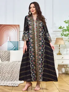 Elegantes schwarzes besticktes V-Ausschnitt Kaftan Maxikleid mit Pailletten zu Hause