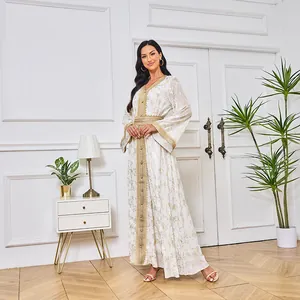 Robe Abaya longue blanche et dorée à motif floral avec de superbes broderies élégantes