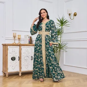 Kaftan abaya vert élégant avec bronzage floral doré et très larges manches évasées