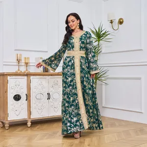 Robe Abaya vert foncé élégante avec bronzage floral doré et détails de dentelle fins