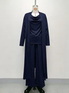 Ensemble bleu marine trois pièces avec haut à col bénitier et cardigan long, vue de face
