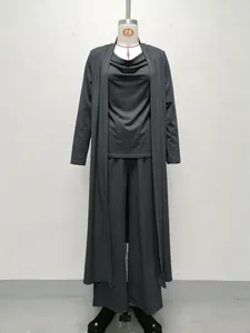 Ensemble 3 pièces gris foncé minimaliste avec cardigan long et haut à col drapé