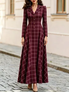 Elegante Franse stijl ruitjes maxi-jurk met een getailleerde kraag en knoopsluiting voor.