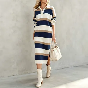 Elegante gestreepte gebreide polo-jurk met zijsplit voor dames