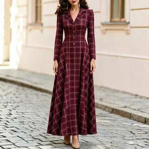 Elegante bordeauxrode geruite blazerjurk in maxi-lengte met knopen voor vrouwen