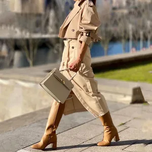 Elegantes khakifarbenes Trenchcoat- und Rock-Set mit Gürtel für Damen Herbstmode 2023