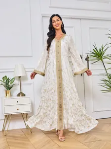 Robe longue Abaya élégante avec imprimé floral blanc et or pour femmes avec garniture