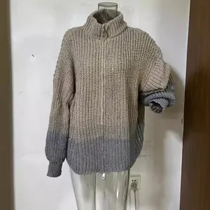 Cardigan in maglia spessa sfumata con paillettes e chiusura lampo a collo alto.