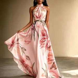 Elegantes Maxikleid mit Neckholder und Blumendruck für den Sommerurlaub, fließender Satin.