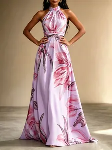 Elegante florale Print-Halter-Details des lavendelfarbenen Maxikleids für den Urlaub