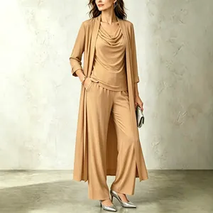 Tenue beige élégante 3 pièces avec haut à col bénitier, cardigan long et pantalon large