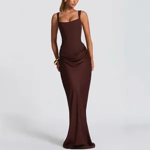 Elegantes braunes ärmelloses Corsagen-Maxikleid mit drapiertem Rock
