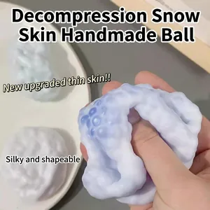 Χειροποίητη μπλε και λευκή μαλακή μπάλα squishy για ανακούφιση από το άγχος και χαλάρωση