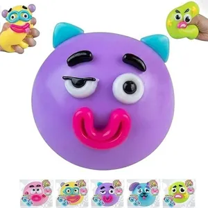 Vue détaillée de divers jouets de décompression squishy en forme de chien colorés