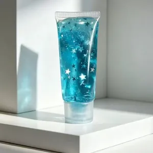 Vue détaillée d'un jouet squishy en gel bleu avec paillettes étoilées anti-stress