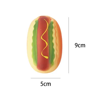 Gedetailleerde close-up van de 9 cm grote hotdog-knijpspeeltje met productmaten