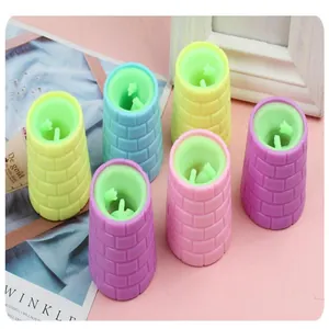 Sechs bunte Frosch-Becher-Quetschspielzeuge mit Pop-up-Froschköpfen im Schloss-Design
