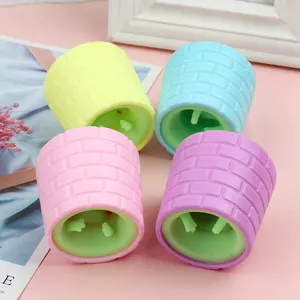 Set mit 4 bunten Frosch-Becher-Squeeze-Spielzeugen zum Stressabbau und Spaß